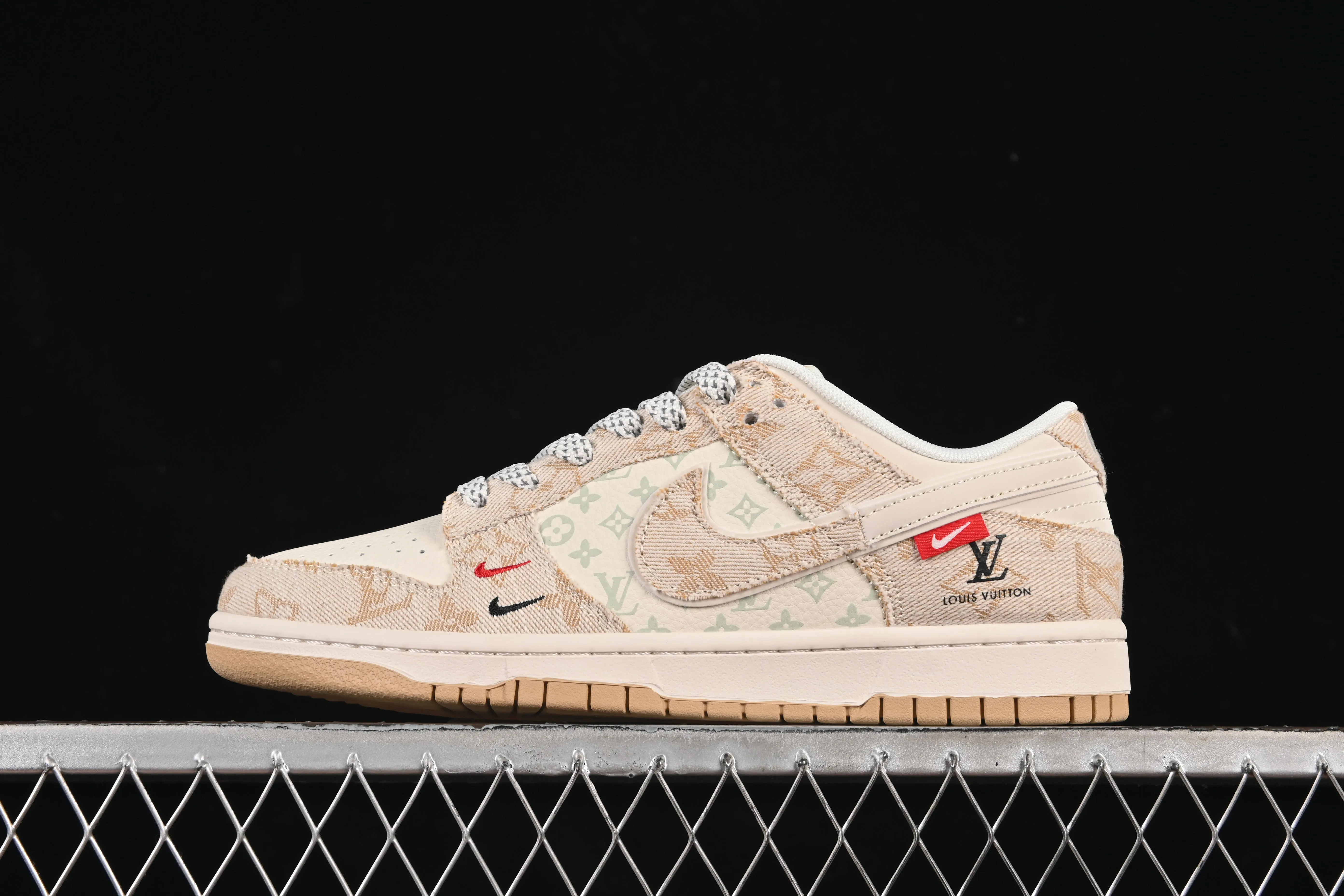 All categories Nk SB Dunk Series Nk SB Dunk Low High-end customized low-top sneakers Nike SB Dunk Low LV joint khaki denim Anniversary high-end customized low-top casual sneakers YX5066-377